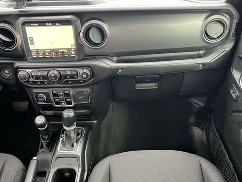 Used 2022 Jeep Gladiator Willys image 17