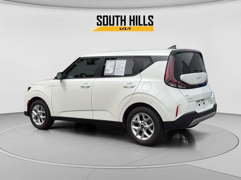 Certified 2023 Kia Soul LX w/ LX Technology Package FWD image 3