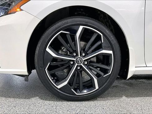 Used 2024 Nissan Altima 2.5 SR AWD/4WD image 42