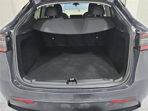 Used 2022 Tesla Model Y Long Range AWD/4WD image 11