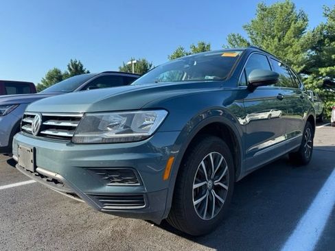 Used 2020 Volkswagen Tiguan SE w/ Panoramic Sunroof Package AWD/4WD image 2