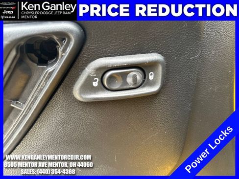 Used 2015 Jeep Wrangler Unlimited Sahara w/ Dual Top Group AWD/4WD image 12