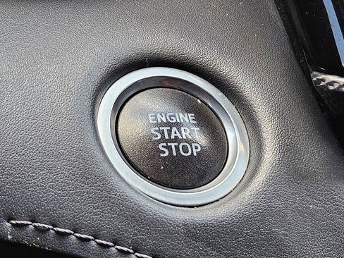 Used 2021 Toyota Highlander XSE FWD image 21