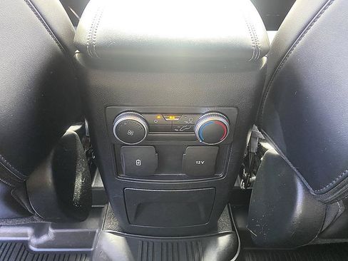 Used 2022 Ford Explorer XLT w/ Equipment Group 202A AWD/4WD image 32