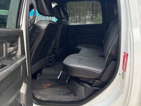 Used 2024 RAM 2500 Tradesman w/ Chrome Appearance Group image 6