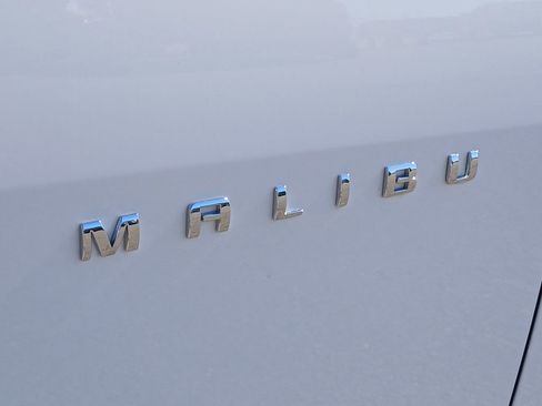 Used 2018 Chevrolet Malibu LT image 32