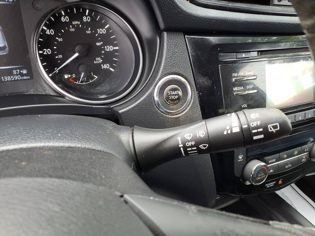 Used 2017 Nissan Rogue SV AWD/4WD image 20