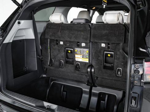 Used 2022 Toyota Sienna XSE image 42