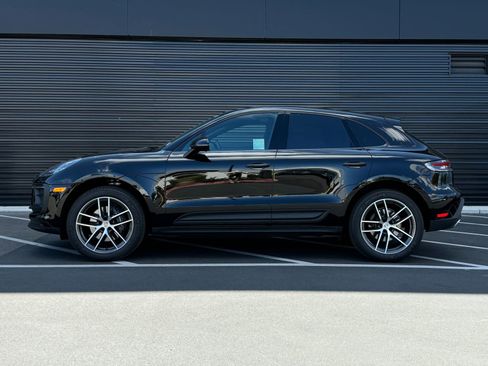 Certified 2025 Porsche Macan AWD/4WD image 2