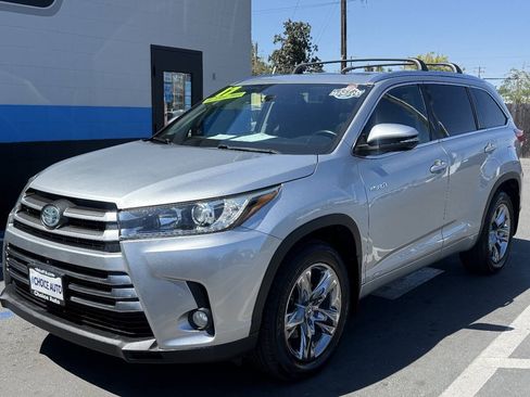 Used 2017 Toyota Highlander Limited Platinum AWD/4WD image 3