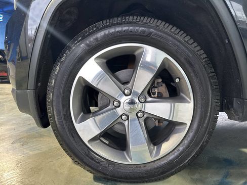 Used 2015 Jeep Grand Cherokee Limited w/ Luxury Group II image 36