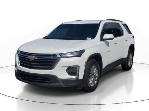 Used 2023 Chevrolet Traverse LT AWD/4WD image 3
