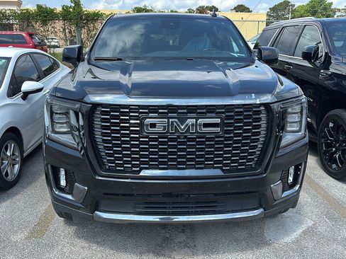 Used 2023 GMC Yukon XL Denali Ultimate AWD/4WD image 2
