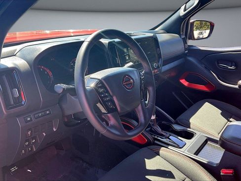 Used 2025 Nissan Frontier PRO-4X AWD/4WD image 18