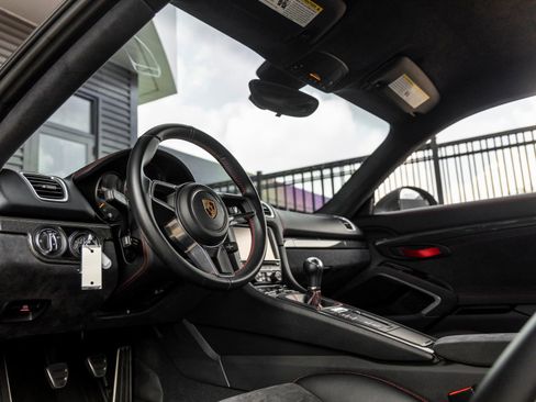 Certified 2016 Porsche Cayman GT4 RWD image 4