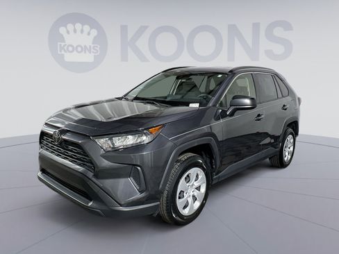 Used 2019 Toyota RAV4 LE image 1