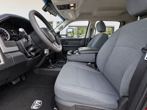 Used 2017 RAM 2500 Tradesman w/ Chrome Appearance Group AWD/4WD image 4