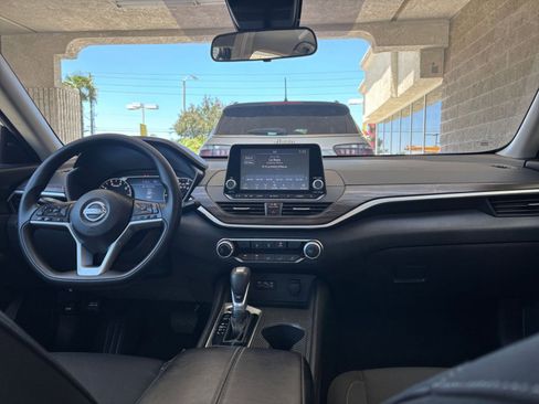Used 2025 Nissan Altima 2.5 SV FWD image 34
