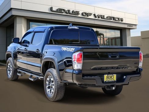 Used 2022 Toyota Tacoma TRD Off-Road w/ Technology Package AWD/4WD image 2