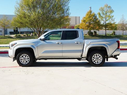 Used 2024 Toyota Tacoma SR5 image 2