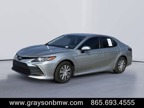 Used 2022 Toyota Camry LE image 7