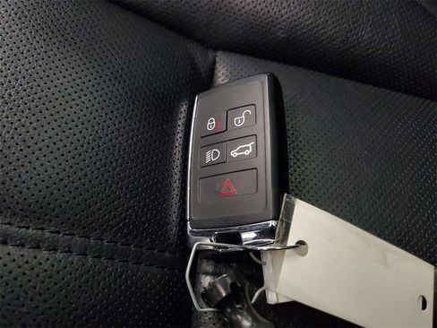 Used 2020 Land Rover Range Rover Evoque SE image 30