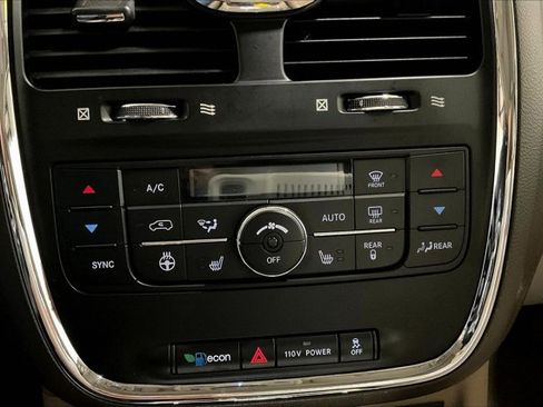 Used 2012 Chrysler Town & Country Limited w/ Luxury Group image 33