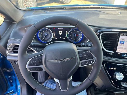 New 2026 Chrysler Pacifica Select AWD/4WD image 7