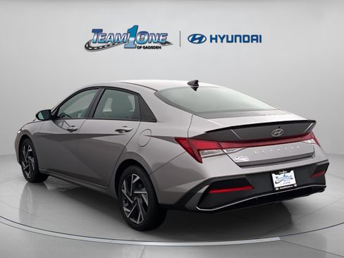 Certified 2025 Hyundai Elantra Sport image 6