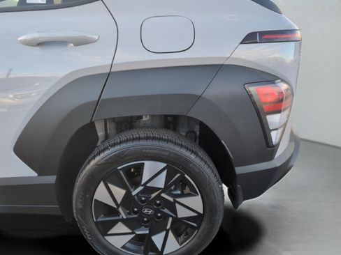 Used 2025 Hyundai Kona SEL image 11