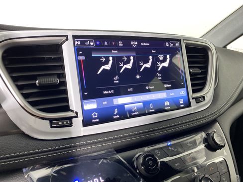 New 2026 Chrysler Pacifica Select AWD/4WD image 4