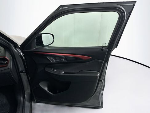 Used 2024 Chevrolet TrailBlazer RS w/ Driver Confidence Package image 30