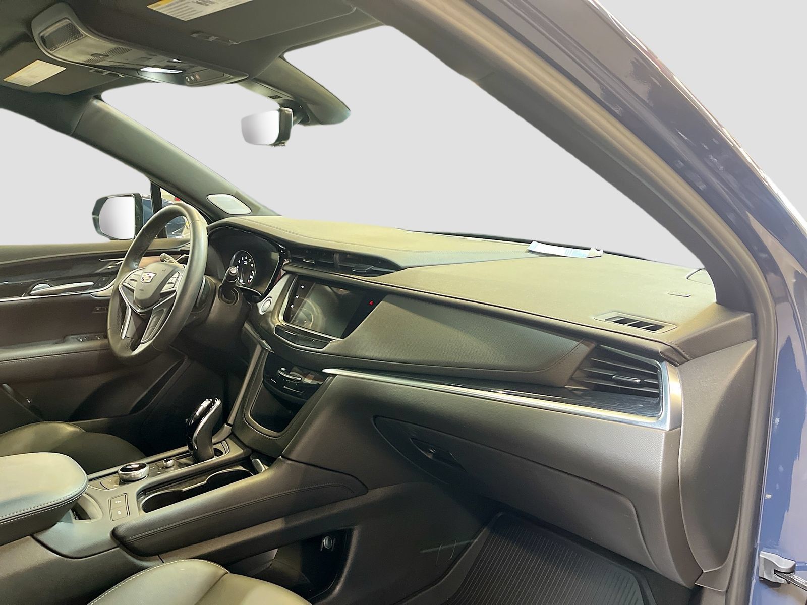 Used 2025 Cadillac XT5 Premium Luxury w/ Technology Package AWD/4WD image 31