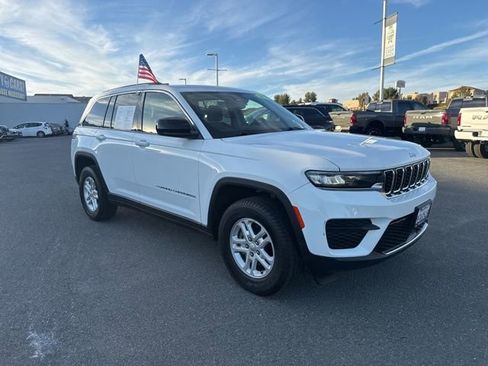 Used 2023 Jeep Grand Cherokee Laredo image 20