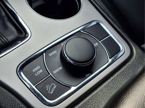 Used 2022 Jeep Grand Cherokee Limited AWD/4WD image 18