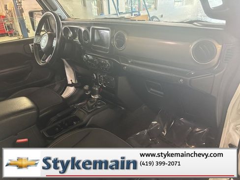 Used 2021 Jeep Gladiator Sport image 36