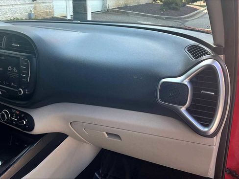 Used 2023 Kia Soul LX w/ LX Technology Package image 17