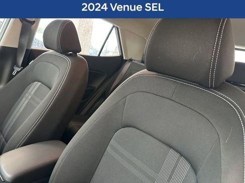 Used 2024 Hyundai Venue SEL FWD image 2