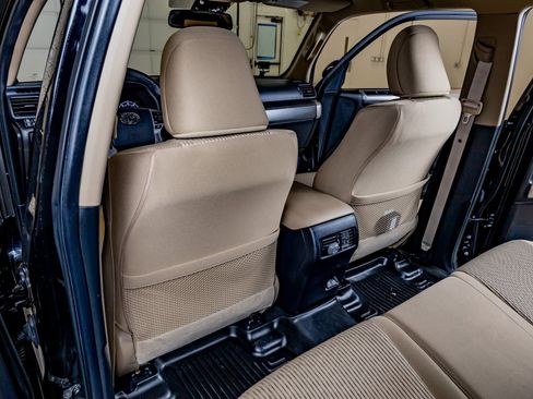 Used 2020 Toyota 4Runner SR5 image 31