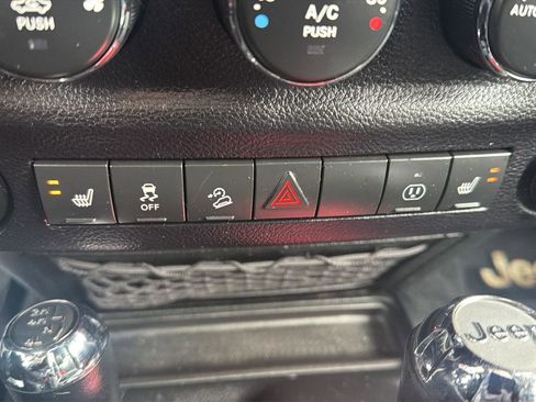 Used 2017 Jeep Wrangler Unlimited Sahara image 21