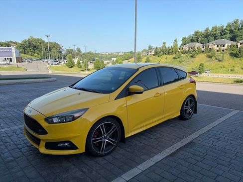 Used 2018 Ford Focus ST FWD image 1