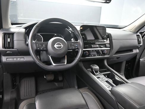 Used 2024 Nissan Pathfinder SL w/ SL Premium Package FWD image 17