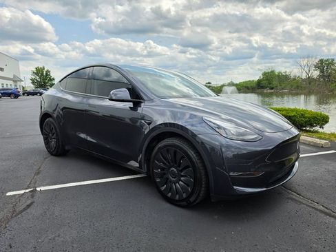 Used 2024 Tesla Model Y Long Range AWD/4WD image 16