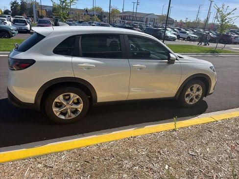 Used 2024 Honda HR-V LX image 10