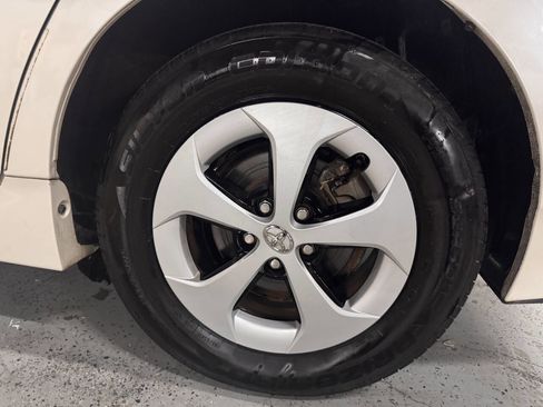 Used 2015 Toyota Prius Four image 9