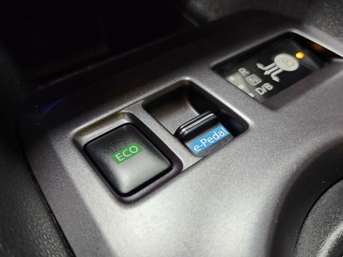 Used 2023 Nissan Leaf S image 9