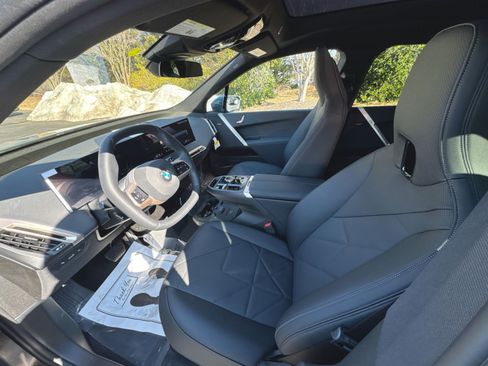 New 2026 BMW iX xDrive60 image 10