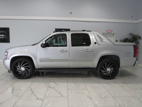 Used 2013 Chevrolet Avalanche LS RWD image 6