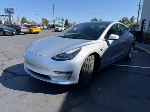 Used 2018 Tesla Model 3 Long Range RWD image 4