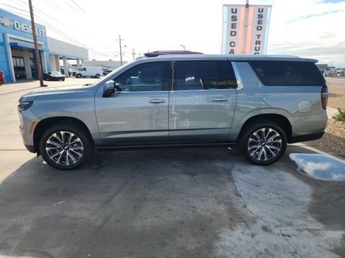 New 2026 Chevrolet Suburban High Country image 7